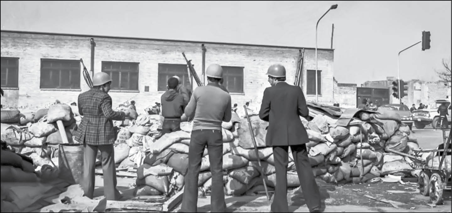 آخرین دیوار استبداد فروریخت